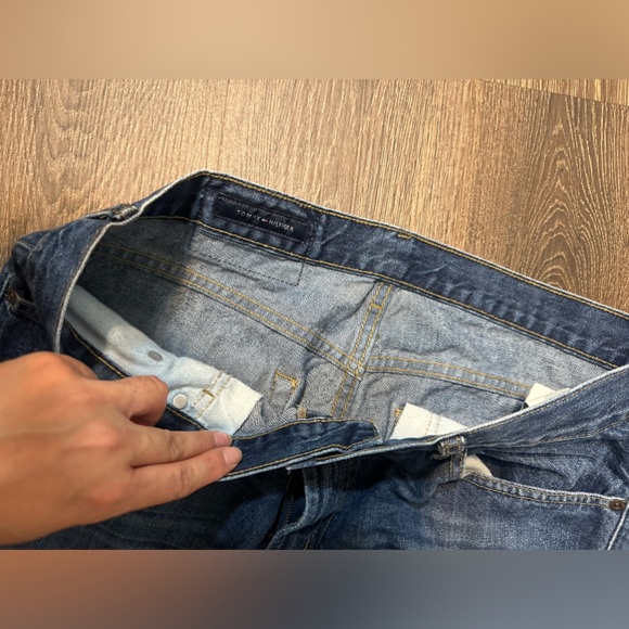 Vintage TOMMY HILFIGER Bootcut Jeans Men's
W33/L32 Fade Effect Whiskers Zip Fly - Picture 11 of 12